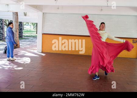 Mexiko-Stadt, Bosque de Chapultepec Sektion 2 Wald, Flamenco-Lehrerin, Lehrer, Tanzlehrer, Männer, Männer, Frauen, Frauen, Frauen, Frauen, Frauen, adul Stockfoto