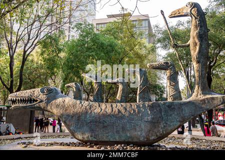 Mexiko-Stadt, Avenida Paseo de la Reforma, öffentliche Kunstwerke Cocodrilo kleine Krokodil-surrealistische Skulptur von Lenora Carrington Stockfoto