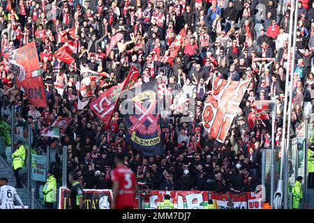 Turin, Italien. 29. Januar 2023. Fans des AC Monza während des Spiels der Serie A vor dem FC Juventus und dem AC Monza im Allianz Stadium am 29. Januar 2023 in Turin, Italien. Kredit: Marco Canoniero/Alamy Live News Stockfoto