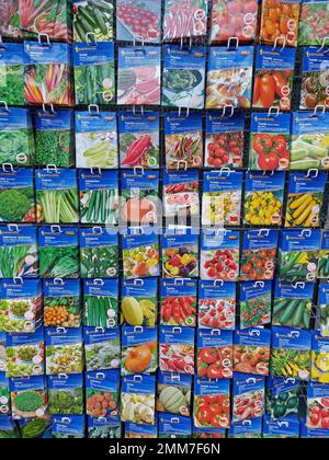 Kiepenkerl-Gemüsesaatgutpakete auf einem Gartenmarkt Stockfoto
