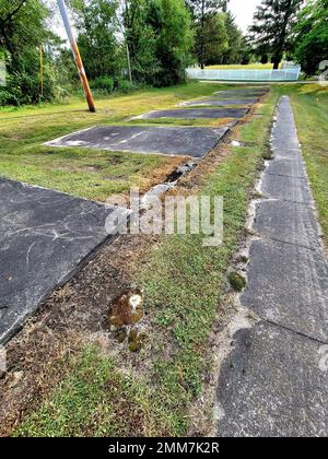 Am 15. September 2022 wurde in Fort McCoy, Wisconsin, im Juli 2022 eine archäologische Untersuchung der South Post durchgeführt. Die untersuchten Bereiche waren Zementplatten, wo Truppen Militärzelte aufstellten und vor fast 90 Jahren nach dem Ersten Weltkrieg bivouke Seit Jahrzehnten wird an Fort McCoy Archäologie gearbeitet, um nicht nur die militärische Geschichte des Posts zu dokumentieren, sondern auch die ferne Vergangenheit der Gegend, wo tausende Jahre alte Artefakte gefunden wurden. Stockfoto