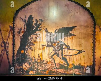 PRAG, TSCHECHIEN - 11. MÄRZ 2022: Chronos mit Sense-Fresko an der Wand im Modell der Krypta von Prag Loreta, am 11. März in Prag, Tschechien Stockfoto