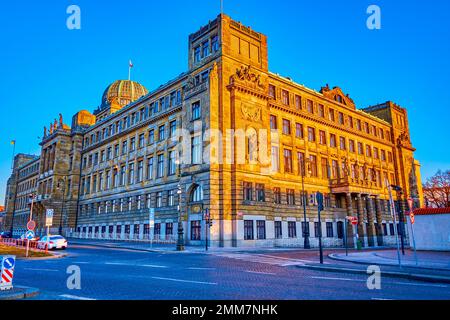 Fassade des MPO, des Ministeriums für Industrie und Handel der Tschechischen Republik in Prag Stockfoto