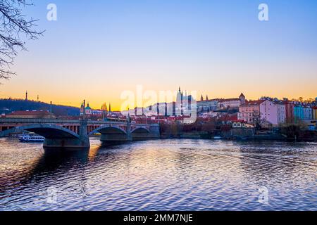 Manesuv Most Brücke über die Moldau im Herzen von Prag, Tschechien Stockfoto