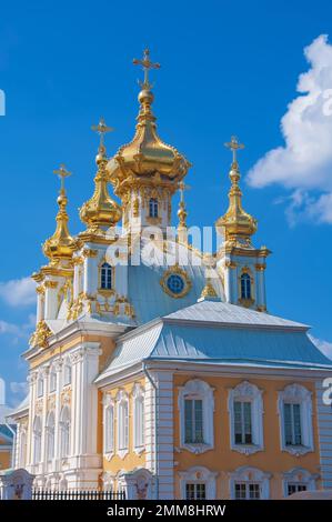 St. Petersburg, Russland - 20. August 2022: Kirche des Großen Palastes in Peterhof Stockfoto