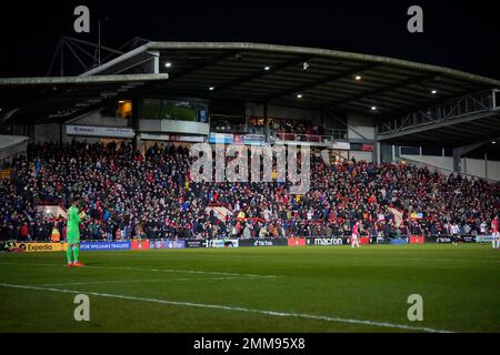 Allgemeiner Blick auf das Racecourse Ground Stadium während des Emirates FA-Pokalspiels in der vierten Runde Wrexham vs Sheffield United at the Racecourse Ground, Wrexham, Großbritannien, 29. Januar 2023 (Foto: Steve Flynn/News Images) Stockfoto