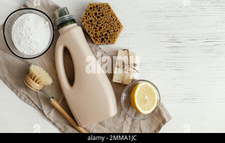 Anordnung der Reinigungsprodukte, Draufsicht. Hochauflösendes Foto Stockfoto