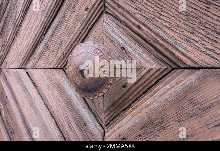 Detail einer Tür aus einem alten Haus Stockfoto