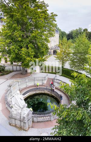 Quelle der Donau, Schloss im Hintergrund, Donaueschingen, Schwarzwald, Baden-Württemberg, Deutschland Stockfoto