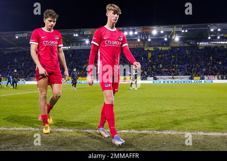 BREDA, NIEDERLANDE - JANUAR 27: Lewis Schouten von Jong AZ und Dave Kwakman von Jong AZ sehen nach dem niederländischen Keukenkampioendivisie-Spiel zwischen NAC Breda und Jong AZ im Rat Verlegh Stadion am 27. Januar 2023 in Breda, Niederlande deprimiert aus (Foto von Joris Verwijst/Orange Pictures) Stockfoto