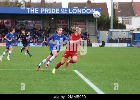 London, Großbritannien. 29. Januar 2023. Kingsmeadow Stadium, London, 29. Januar 2023 Emma Koivisto (LIV, 2) und Guro Reiten (CHE, 11) kämpfen während der 4. Runde des Vitality FA Cup Spiels in Kingsmeadow, 2023 zwischen Chelsea und Liverpool um den Ball. (Bettina Weissensteiner/SPP) Kredit: SPP Sport Press Photo. Alamy Live News Stockfoto