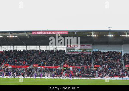 Stoke on Trent, Großbritannien. 29. Januar 2023. Allgemeiner Überblick über die Stevenage-Fans während des Emirates FA Cup vierten Spielfeldes Stoke City vs Stevenage im bet365 Stadium, Stoke-on-Trent, Vereinigtes Königreich, 29. Januar 2023 (Foto von Gareth Evans/News Images) in Stoke-on-Trent, Vereinigtes Königreich, am 1./29. Januar 2023. (Foto: Gareth Evans/News Images/Sipa USA) Guthaben: SIPA USA/Alamy Live News Stockfoto