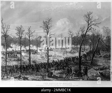 Die Schlacht von Shiloh (auch bekannt als die Schlacht von Pittsburg Landing) fand vom 6. Bis 7. April 1862 im Amerikanischen Bürgerkrieg statt. Zwei Armeen der Union besiegten die Konföderierte Armee von Mississippi. Generalmajor Ulysses S. Grant war der Befehlshaber der Union, während General Albert Sidney Johnston, der nach einer Beinverletzung in der Schlacht an Blutverlust starb, der Befehlshaber der Konföderierten war. Das Bild zeigt das Aufladen und Aufnehmen einer New Orleans Batterie durch die 14. Regt. Wisconsin Meldet Sich Am Montag Freiwillig. 7. April 1862. Stockfoto