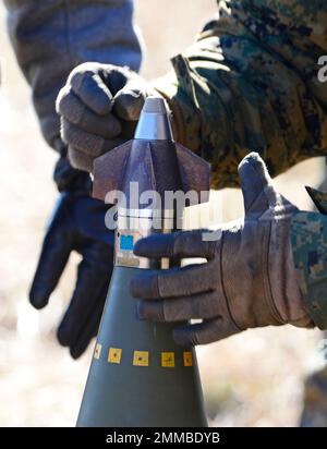 Die PGK-Artilleriegeschosse (Precision Guidance Kit) wird von den USA getestet Marines in Fort Sill, Oklahoma, Februar 2016. PGK enthält GPS-Führung. Stockfoto