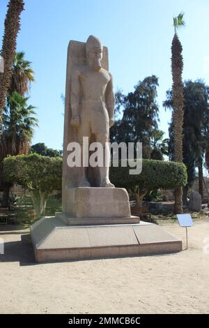 Statue von Ramses II. Im mit Rahina Museum Stockfoto