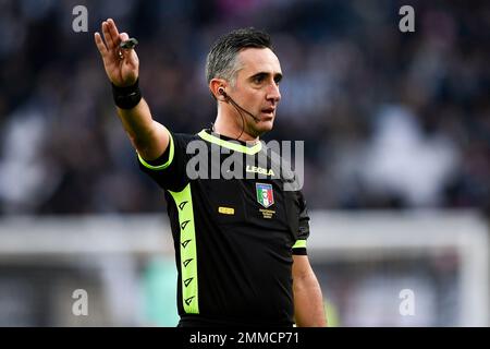 Turin, Italien. 29. Januar 2023 Schiedsrichter Gianluca Aureliano Gesten während des Fußballspiels der Serie A zwischen dem FC Juventus und dem AC Monza. Kredit: Nicolò Campo/Alamy Live News Stockfoto