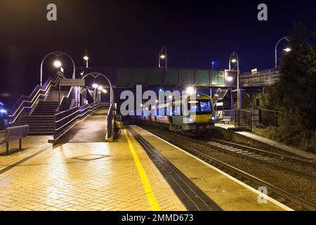 East Midlands Railway Klasse 170 Turbostar Train 170923 am Bahnhof Mansfield Woodhouse auf der Robin Hood Line, Nottinghamshire, Großbritannien Stockfoto