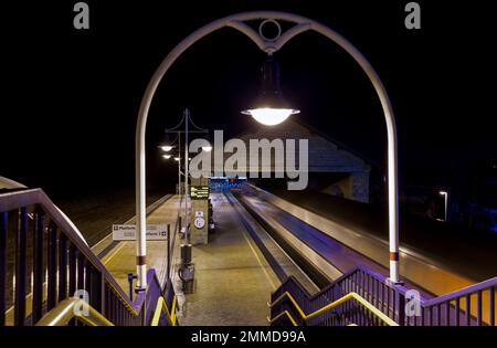 East Midlands Railway, Klasse 158, DMU 158858, Abfahrt vom Bahnhof Mansfield Woodhouse auf der Robin Hood-Linie, Nottinghamshire, Großbritannien Stockfoto