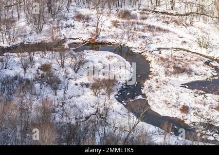 Winterlandschaft gefrorener See im Freien Entdecken Sie den Kopierraum natürliche Hintergründe Stockfoto