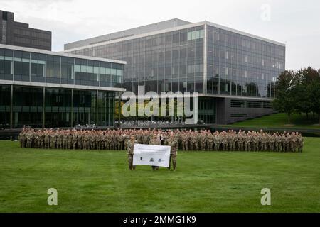 Das Minnesota National Guard Women's Leadership Forum 2022 wurde am 17. September 2022 am Hauptsitz von General Mills in Golden Valley abgehalten. Den ganzen Tag über nahmen Mitglieder der Minnesota National Guard an der beruflichen Entwicklung, Bildung und Mentorschaft Teil. „Eine Priorität für die Minnesota National Guard sind Partnerschaften“, sagte der Generalmajor Shawn Manke, Adjutant General der Minnesota National Guard. Die Unterstützung von „and General Mills“ zeigt unsere gemeinsame Partnerschaft und die Tiefe unserer gemeinsamen Partnerschaft und das gemeinsame Ziel von Vielfalt und Integration sowie den Wunsch, Frauen wirklich zu fördern.“ (Minnes Stockfoto