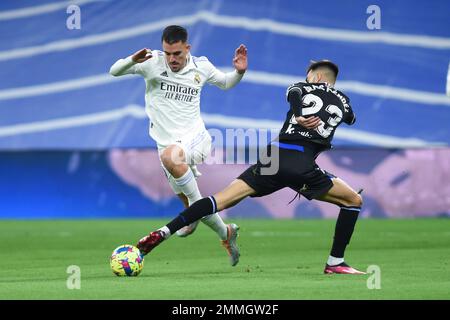 Madrid, Spanien. 29. Januar 2023. Dani Ceballos (L) von Real Madrid spielt mit Brais Mendez von Real Sociedad während eines spanischen Fußballspiels La Liga zwischen Real Madrid und Real Sociedad in Madrid, Spanien, am 29. Januar 2023. Kredit: Gustavo Valiente/Xinhua/Alamy Live News Stockfoto