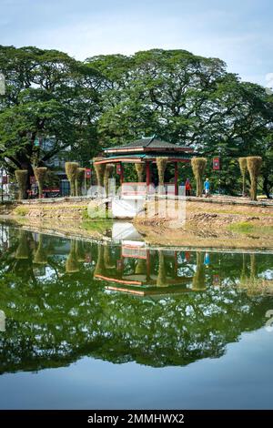 Taiping, Malaysia - 1. Januar 2023: Wunderschöne Taiping Lake Gardens, ein großartiger Ort für Besichtigungen und Freizeitaktivitäten. Stockfoto