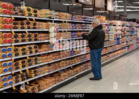 Macomb Twp., Michigan - Ein Meijer-Supermarkt, neu eröffnet in Detroit. Das Konzept, dass das Geschäft nur für Lebensmittel bestimmt ist, ist neu für die Kette; es ist ein riesiges Angebot Stockfoto