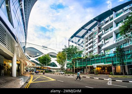 Abholung am Plaza Singapura, Absetzpunkt und Taxistand. Stockfoto