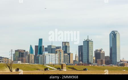 Blick auf die Skyline von Dallas vom Trammell Crow Park in Dallas, Texas Stockfoto