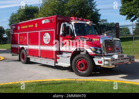 NORTH CHICAGO, Il. (Sept. 21, 2022) Great Lakes Fire & Emergency Services reagierten auf Berichte über einen Brand im Captain James A. Lovell Federal Health Care Center in North Chicago, Ill. Am Morgen des 21. Sept. Das System der gegenseitigen Hilfe-Box (MABAS) rief auch Feuerwehren aus Waukegan, Greyslake, Gurnee, Lake Forest, Lake Bluff, Libertyville, Beach Park und North Chicago. Die Feuerwehr Highland Park, Winthrop Harbour und Deerfield reagierten auf Anrufe auf Basis während der Zeit, als Great Lakes F&ES an Lovell FHCC war. Nach einer Stunde ertönte das klare. Great Lakes F&ES bietet FIR Stockfoto