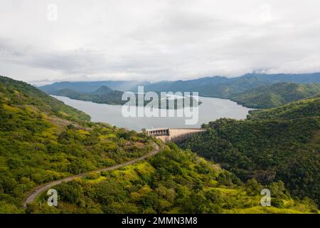 Luftaufnahme des Victoria Dam, dem höchsten Wasserkraftwerk in Sri Lanka Stockfoto