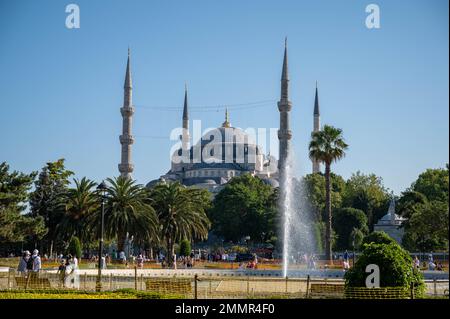 Die große Moschee Hagia Sophia in Istanbul wurde zwischen 532 und 537AD vom römischen Kaiser Justinian als christliche Kathedrale in Konstantinopel erbaut Stockfoto