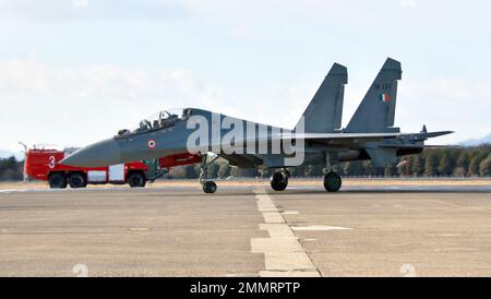 Die indische Luftwaffe Su-30 MKI Flanker trifft am 10. Januar 2023 zum ersten Mal am Hyakuri Air Base in der Präfektur Ibaraki in Japan ein. Kredit: AFLO/Alamy Live News Stockfoto