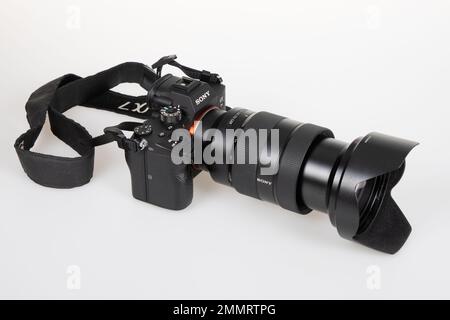 Bordeaux , Aquitaine Frankreich - 20 01 2023 : schwarze dslr-Kamera von sony mit gm g Master Objektiv Stockfoto