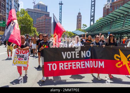 Da Australien seinen jährlichen Nationalfeiertag, den Australia Day, am 26. Januar jedes Jahres abhält, wird als Reaktion darauf ein indigener „Invasion Day“-Protest abgehalten. Stockfoto