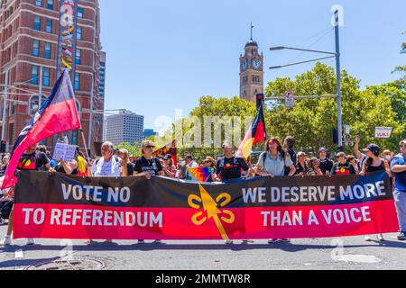 Da Australien seinen jährlichen Nationalfeiertag, den Australia Day, am 26. Januar jedes Jahres abhält, wird als Reaktion darauf ein indigener „Invasion Day“-Protest abgehalten. Stockfoto