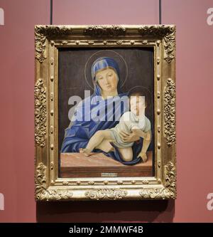 Madonna mit Kind von Giovanni Bellini ausgestellt auf der Accademia Carrara Italien Stockfoto