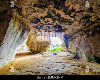 La Grotta dei Cordari (Höhle der Cordari) - Archäologischer Park Neapolis - Syrakus, Sizilien, Italien Stockfoto