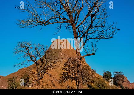 Blick auf die Messerkante Klettern Sie auf Khao Chang Phueak, Thong Pha Phum Nationalpark, Kanchanaburi, Thailand Stockfoto