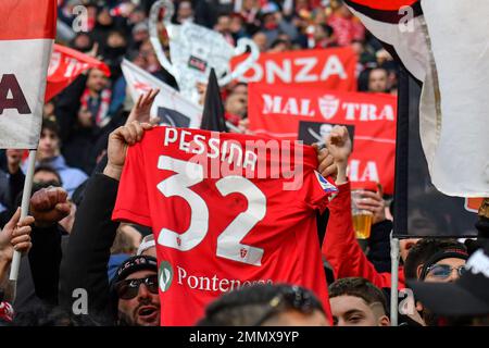 Monza-Fans feiern am Ende der Serie Ein Fußballspiel zwischen dem FC Juventus und dem AC Monza im Juventus Stadion in Torino (Italien) am 29. Januar 20 Stockfoto