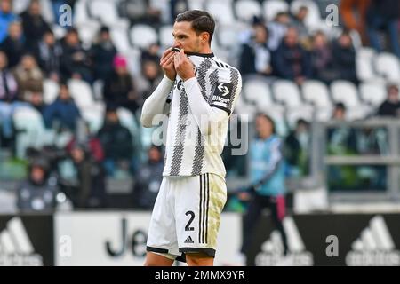 Mattia De Sciglio vom FC Juventus sieht beim Fußballspiel der Serie A zwischen dem FC Juventus und dem AC Monza im Juventus Stadion in Torino (Ital Stockfoto