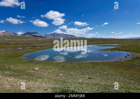 Alpensee, Kakshaal auch im Tian Shan Gebirge nahe der chinesischen Grenze, Naryn Region, Kirgisistan Stockfoto