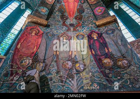 Guildford ,Surrey 30.Jan 2023 Laut Lady Lucinda Lambton, englischer Schriftstellerin, Fotografin und Rundfunkanstalt zu architektonischen Themen.'Es ist keine Übertreibung zu sagen, dass die Watts Cemetery Chapel eines der schönsten, außergewöhnlichsten, originellsten, wundervollen und magischsten Gebäude auf den gesamten britischen Inseln ist!'.Paul Quezada-Neiman/Alamy Live News Stockfoto