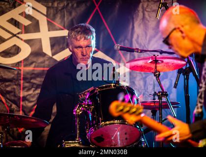 Paul Hanley Und Steve Hanley. Brix & The Extricated im Colchester Arts Centre, Essex. 18. November 2018 Stockfoto