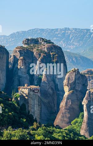 Griechenland, Thessalien, Kalambaka, Ort Meteora, das zum UNESCO-Weltkulturerbe gehört, das Kloster Roussanou Stockfoto
