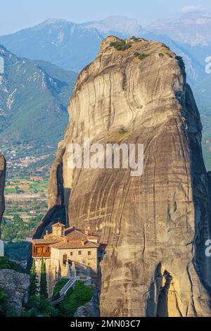 Griechenland, Thessalien, Kalambaka, Ort Meteora, das zum UNESCO-Weltkulturerbe gehört, das Kloster Roussanou Stockfoto
