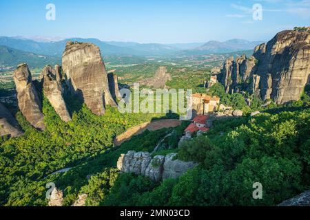 Griechenland, Thessalien, Kalambaka, Ort Meteora, das zum UNESCO-Weltkulturerbe gehört, das Kloster Roussanou Stockfoto