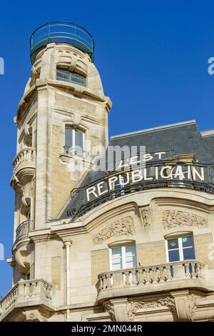 Frankreich, Meurthe et Moselle, Nancy, ehemaliger Hauptsitz der Zeitung L'Est Republicain, 1913 vom Architekten Louis le Bourgeois erbaut, schuf die Fassade mit Eichenblättern und Eicheln, die von Louis Cayette im Art Nouveau Ecole de Nancy Stil (School of Nancy Stil) geformt wurden, am Boulevard Joffre Stockfoto