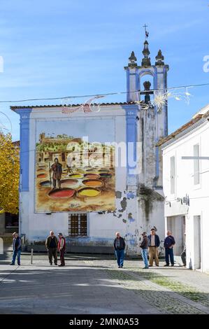 Portugal, Region Alentejo, Stadt Arraiolos, vor der Kirche im Zentrum der Stadt Stockfoto