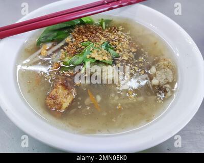 Stärkebasierte Schweinesuppe aus Taiwan. Es ist ein sehr übliches taiwanesisches Gericht Stockfoto